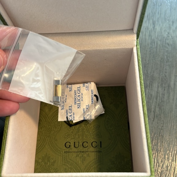 Selling a 38mm Male Gucci watch. Original box included. Extra links. - Picture 5 of 5